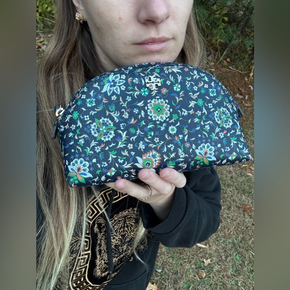 Tory Burch Kerrington Cosmetic Case - Picture 4 of 17